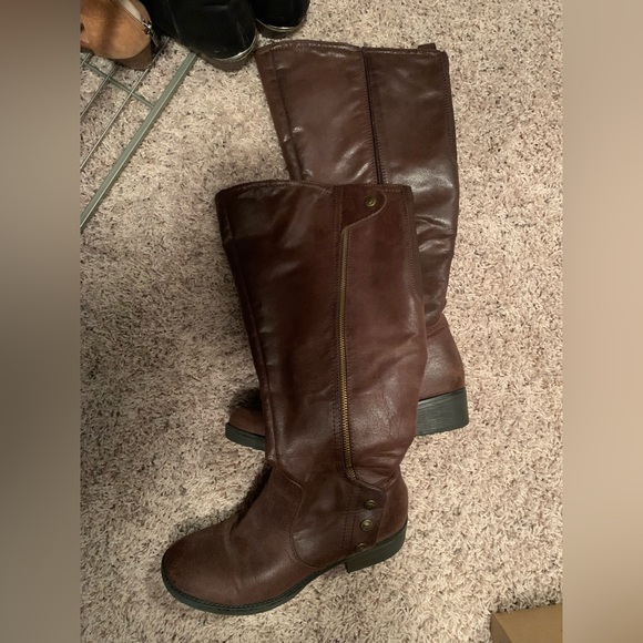 Brown knee high boots - Picture 1 of 1